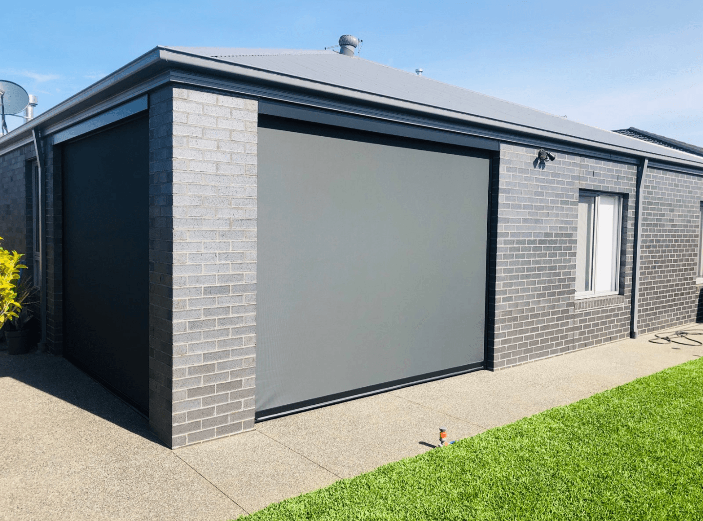 Alfresco area enclosed with outdoor blinds